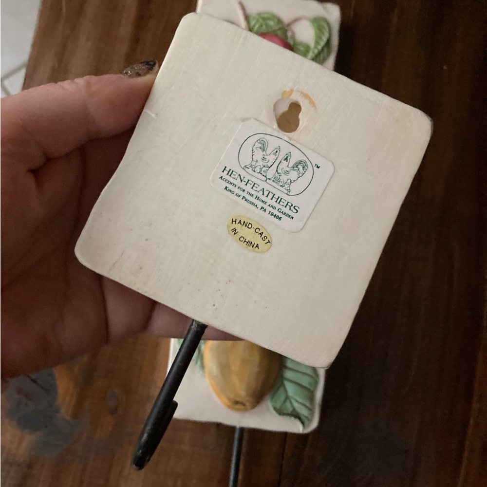 Set 3 Hen Feathers Resin Plaques/Wall Hooks. Pear, Peach, Apple. 3.5 x 3.5. - Picture 8 of 16